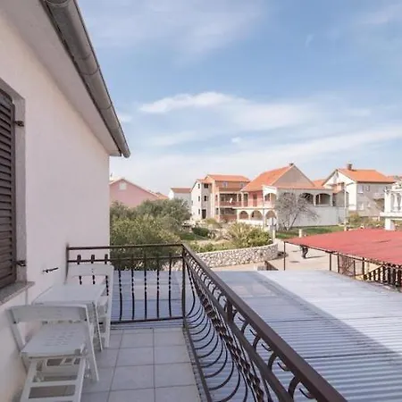 Fidelis - Two Bedroom With Terrace And Garden View 7 شقة *