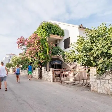 Fidelis - Two Bedroom With Terrace And Garden View 7 Trogir