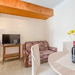 Fidelis - Two Bedroom With Terrace And Garden View 7 アパート トロギール