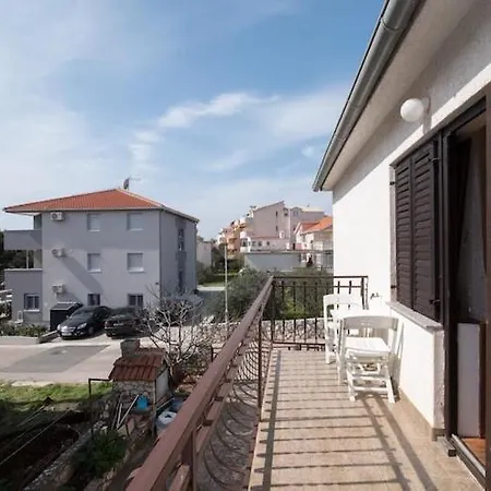 Fidelis - Two Bedroom With Terrace And Garden View 7 アパート トロギール